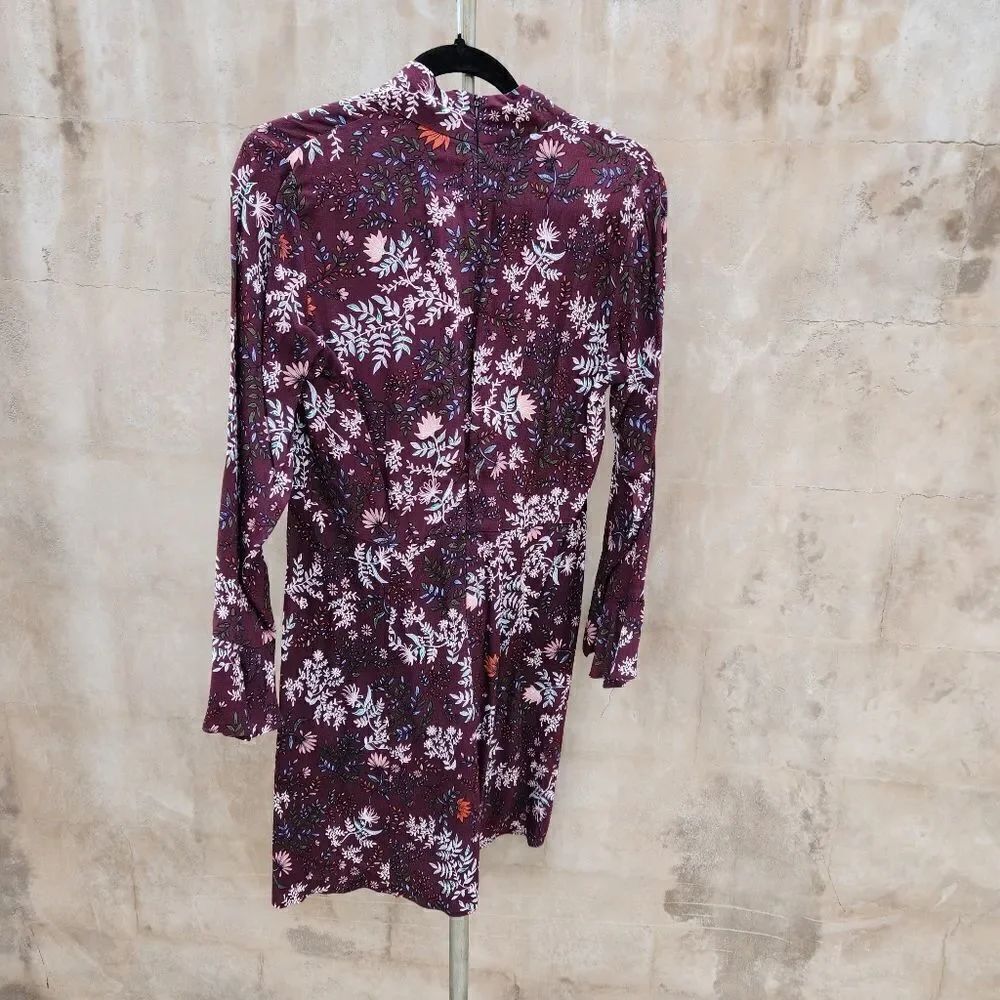 Two arrows dark floral keyhole bell sleeve dress - Picture 4 of 8